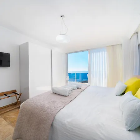 Waratah Hotel